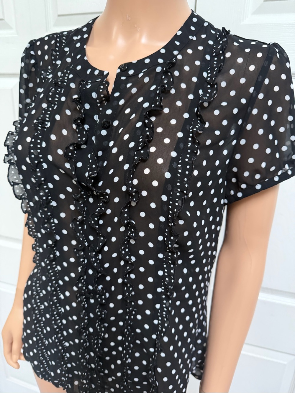 Ann Taylor Black and White Polka Dot Ruffle Blouse Size 10 - Picture 6 of 13